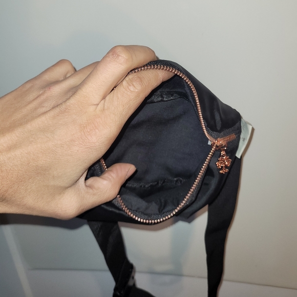 Black fannypack bag - Picture 4 of 7